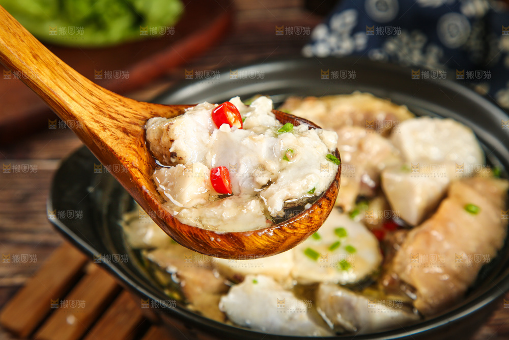 深底上的芋头排骨煲