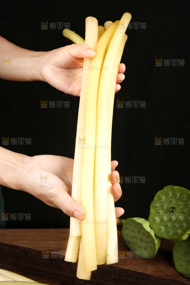 深底上放着藕带