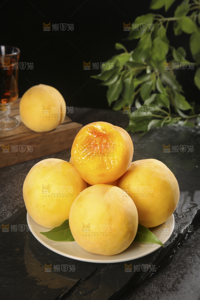 深底上的锦绣黄桃