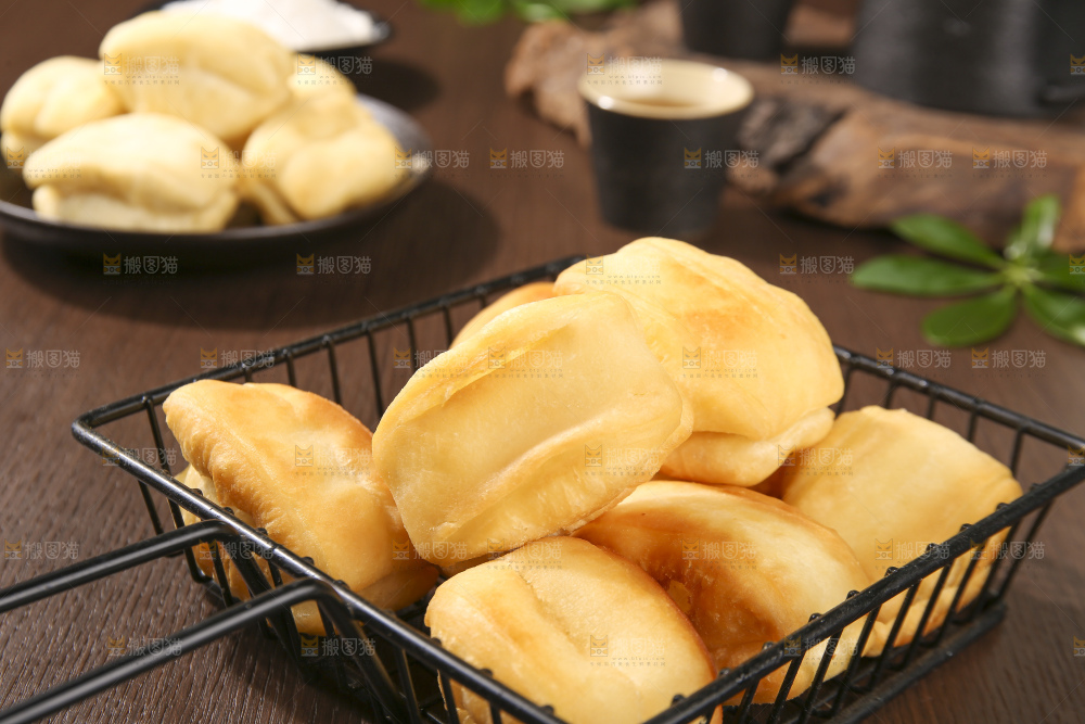 深底上的香酥油条