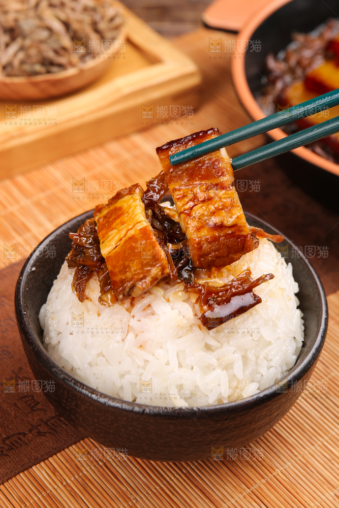 木底上的梅干菜扣肉