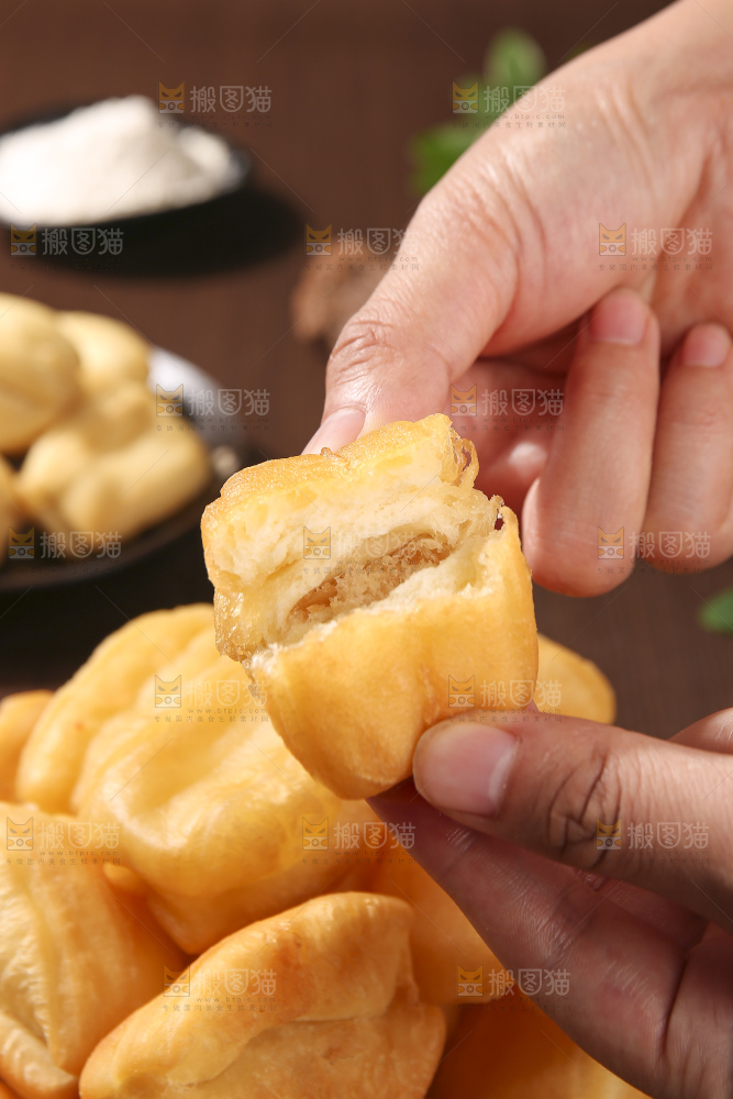 深底上的香酥油条