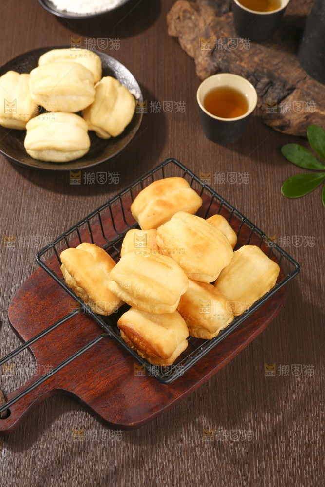 深底上的香酥油条