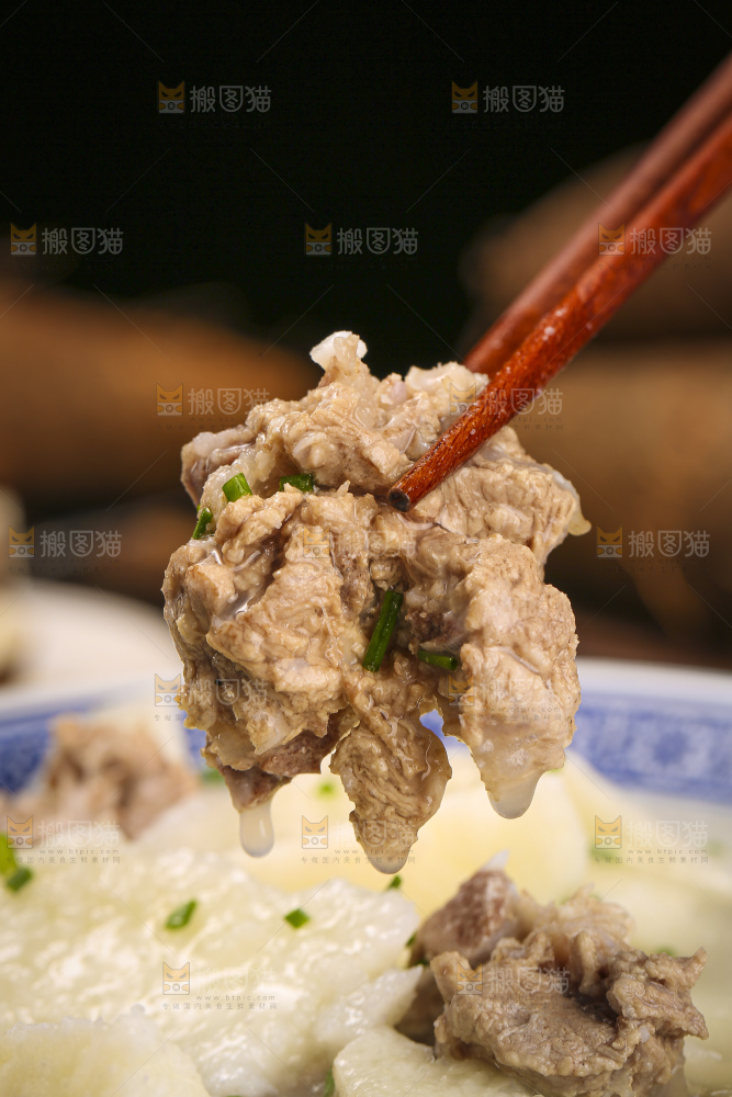 深底上的山药排骨汤