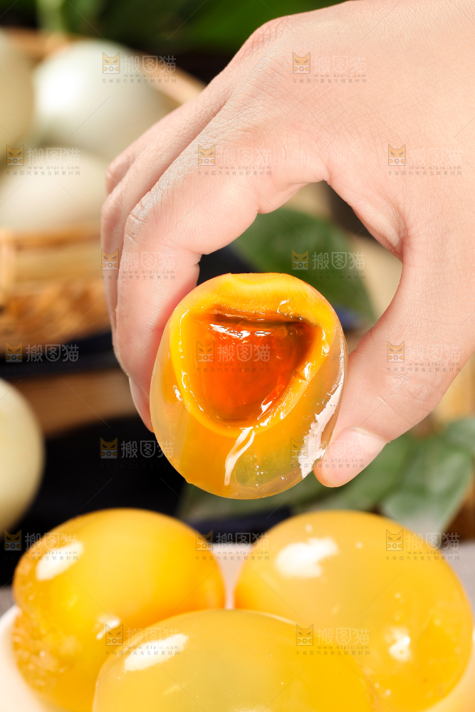 浅底上的黄心皮蛋
