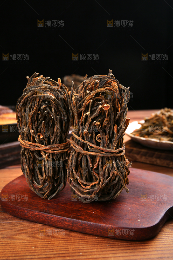木底上放着干豆角