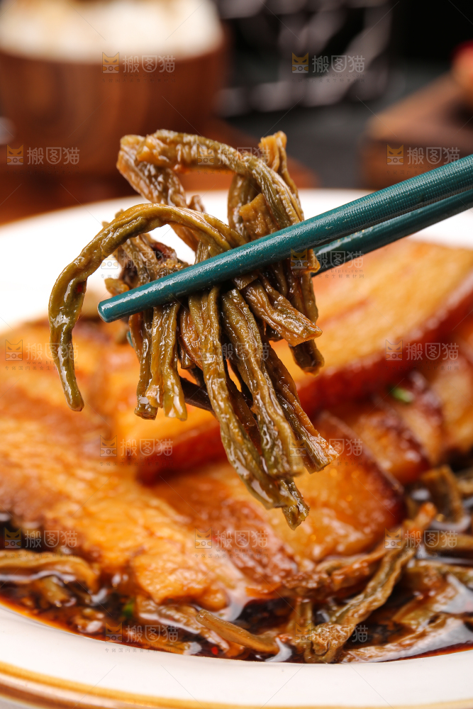 深底上的干豆角扣肉
