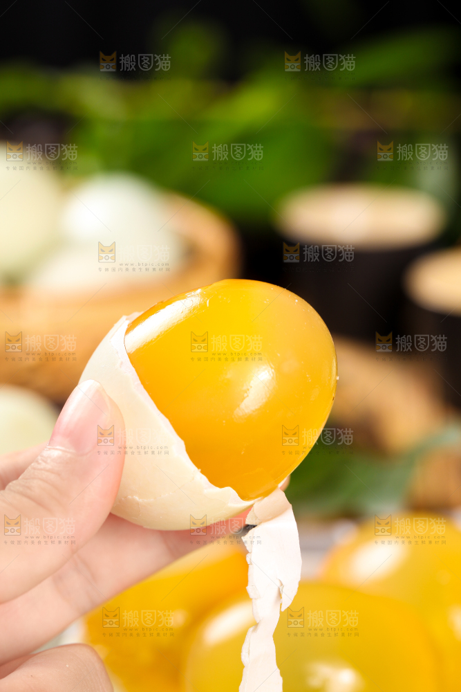 浅底上的黄心皮蛋