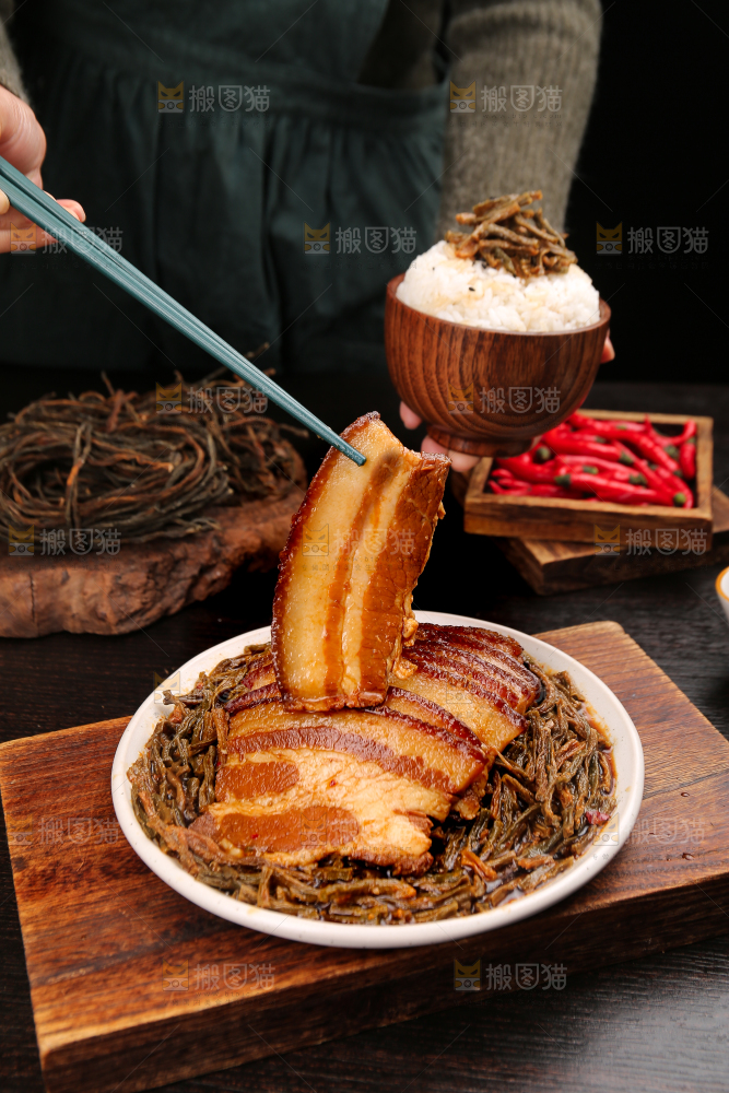 深底上的干豆角扣肉