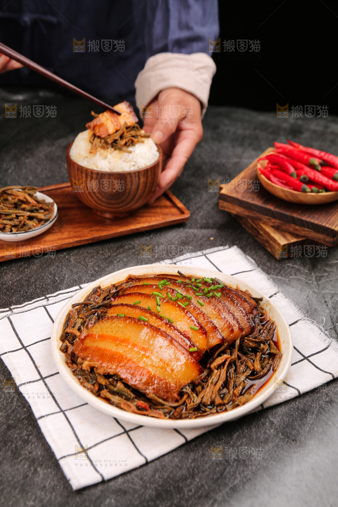 深底上的干豆角扣肉