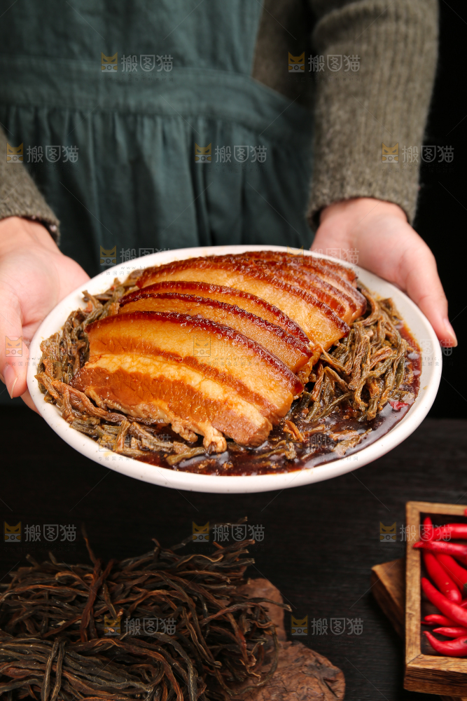深底上的干豆角扣肉