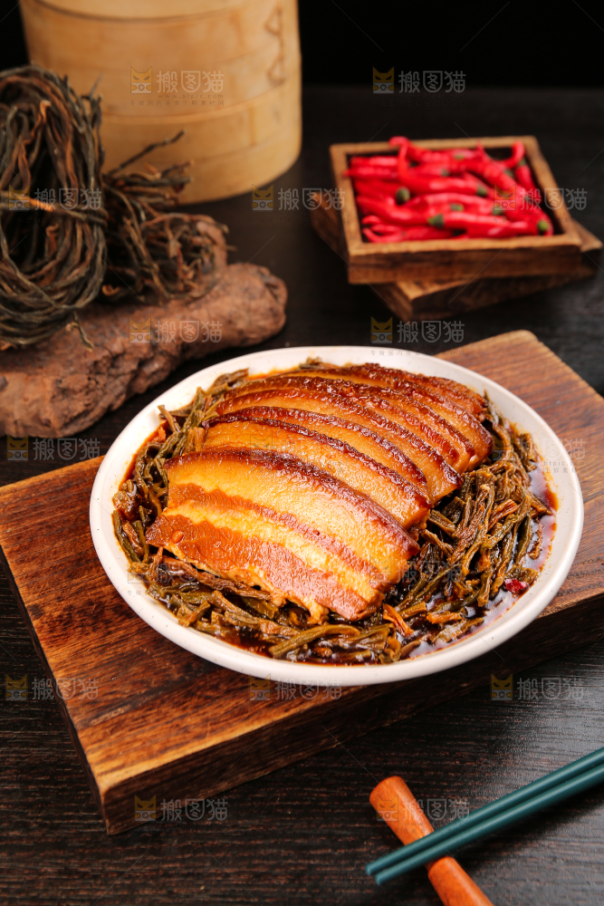 深底上的干豆角扣肉