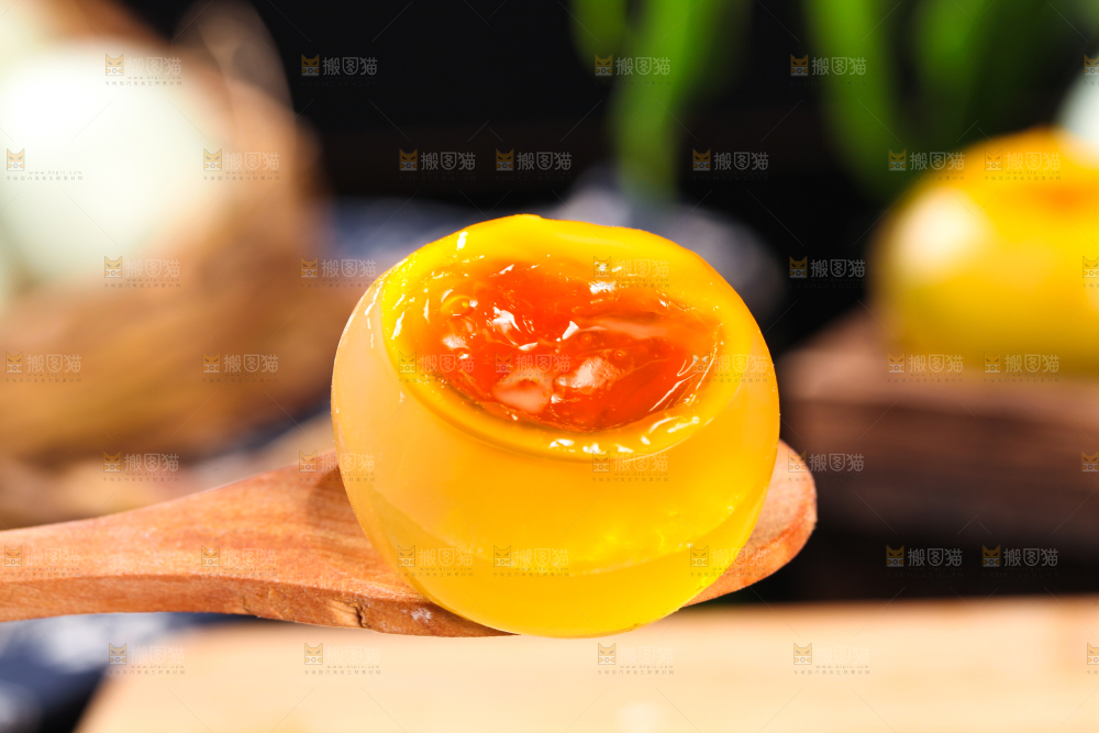 深底上的黄金皮蛋