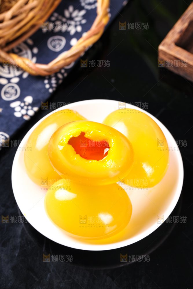深底上的黄金皮蛋