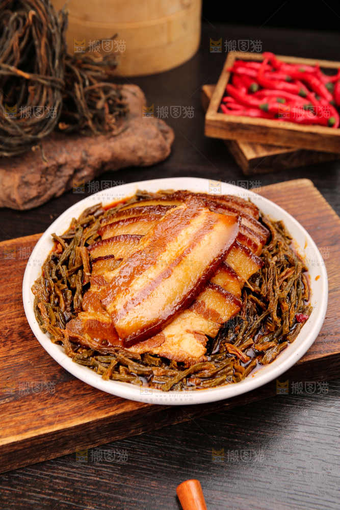 深底上的干豆角扣肉