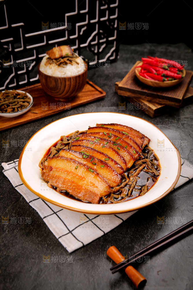 深底上的干豆角扣肉