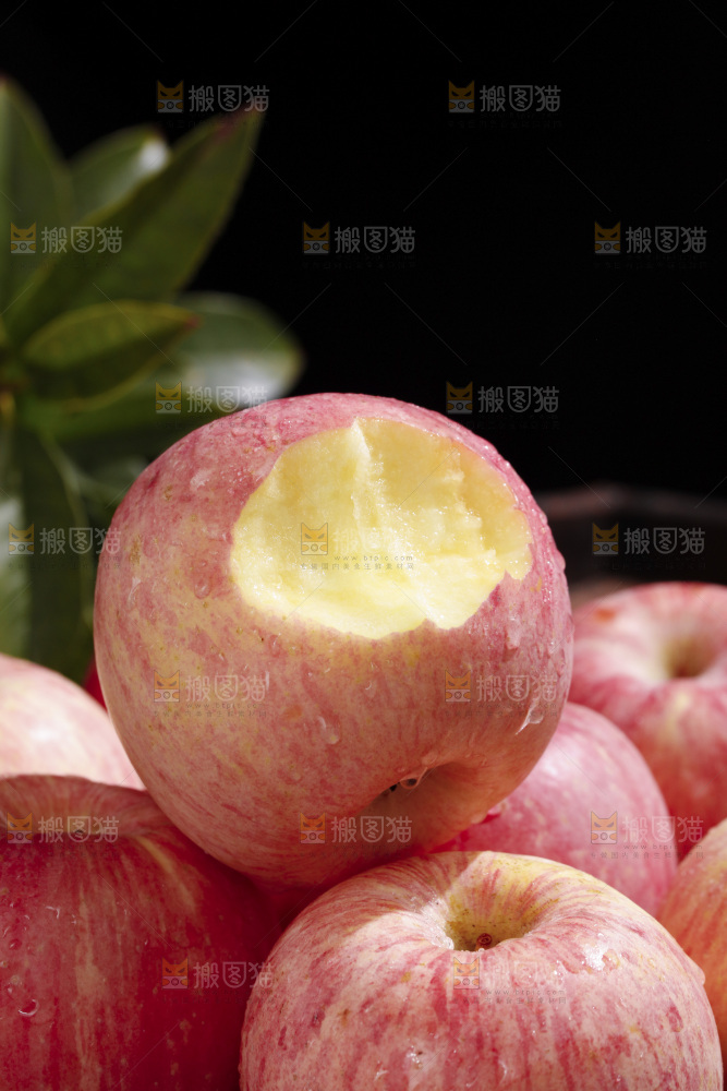 深底上的红富士苹果