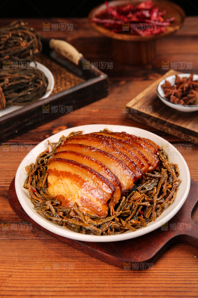 深底上的干豆角扣肉