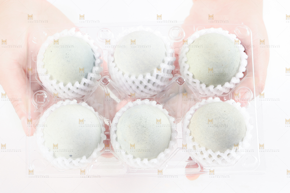 白底上的皮蛋