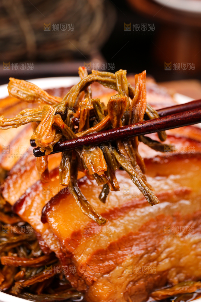 深底上的干豆角扣肉