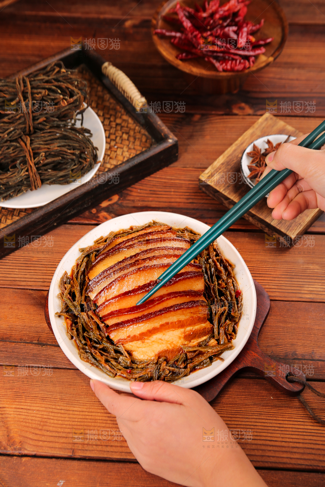 深底上的干豆角扣肉