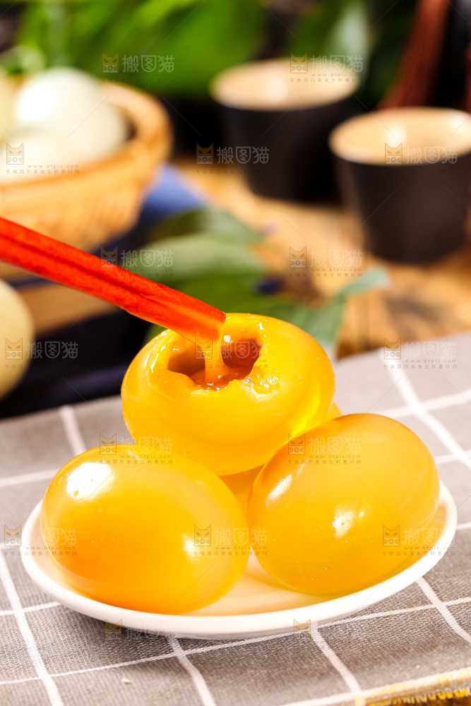 浅底上的黄心皮蛋