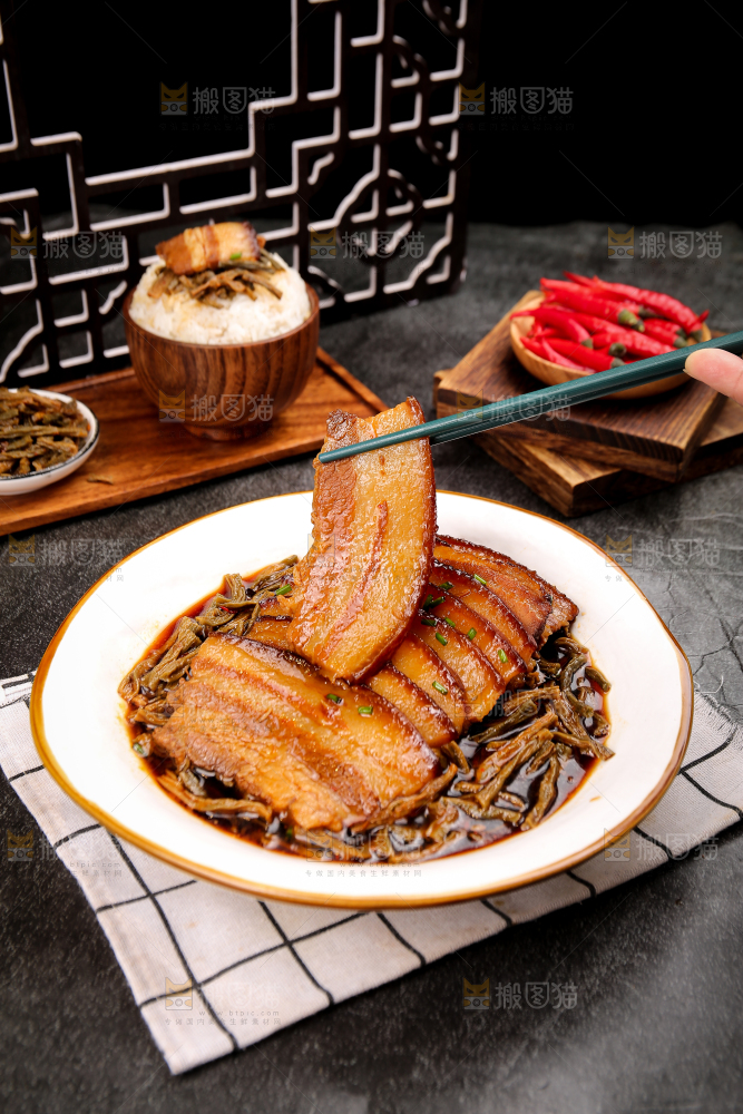 深底上的干豆角扣肉