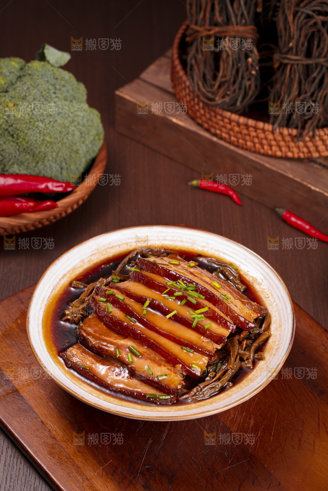 深底上的干豆角扣肉