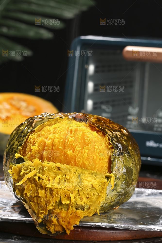 深底上的银栗南瓜