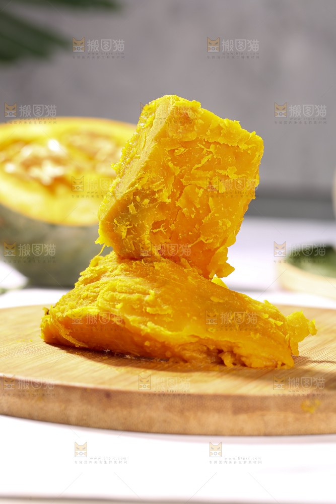 浅底上的银栗南瓜