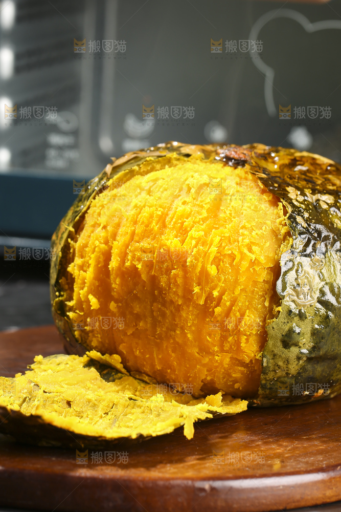 深底上的银栗南瓜