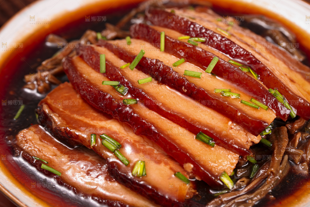 深底上的干豆角扣肉