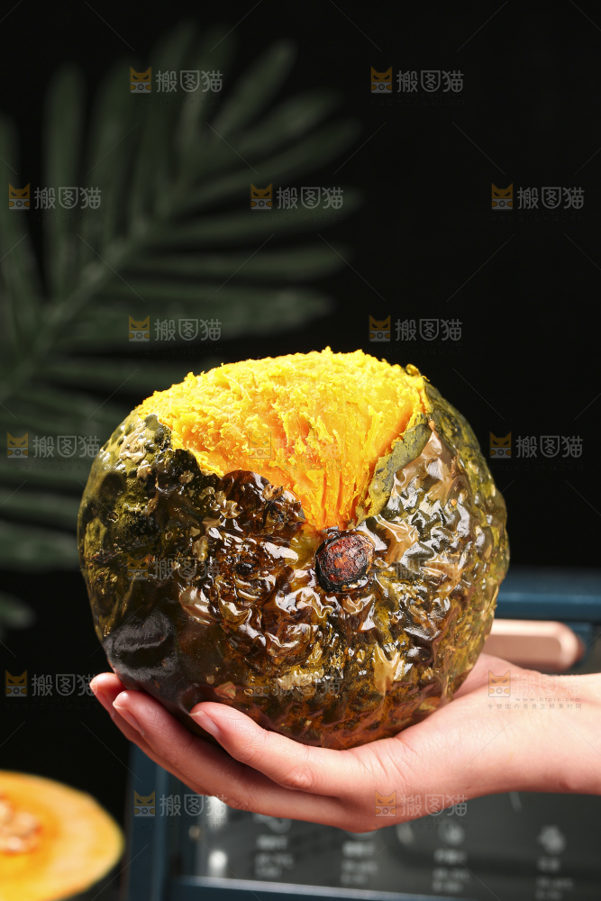 深底上的银栗南瓜