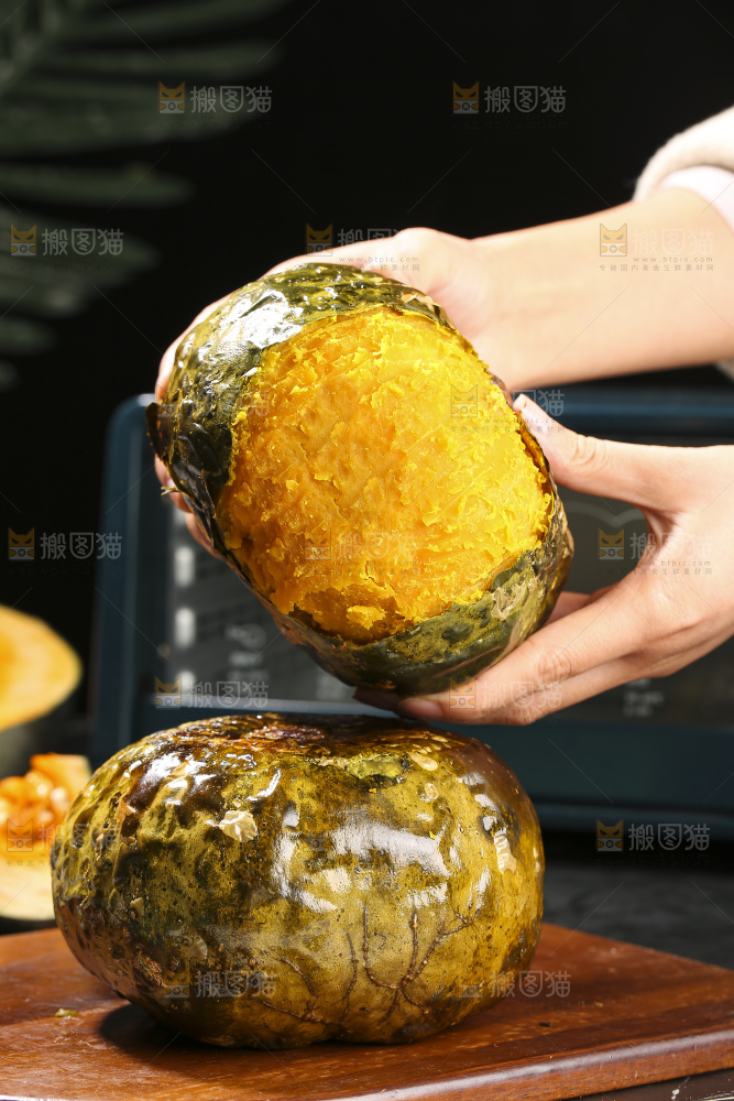 深底上的银栗南瓜