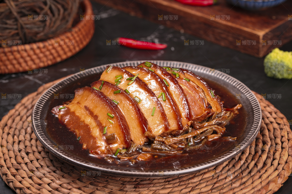 深底上的干豆角扣肉