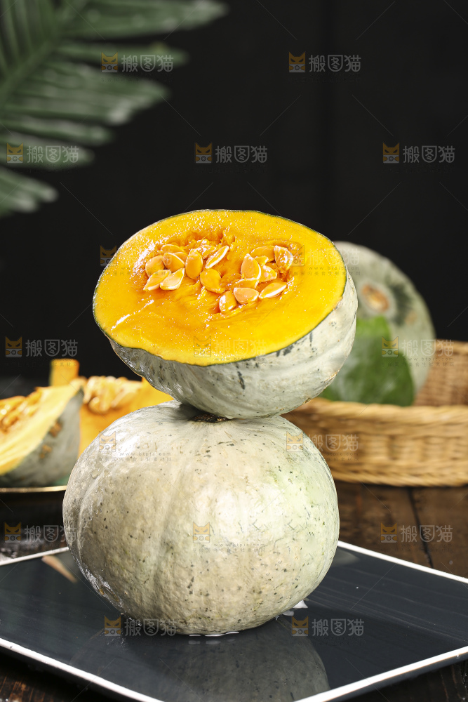 深底上的银栗南瓜