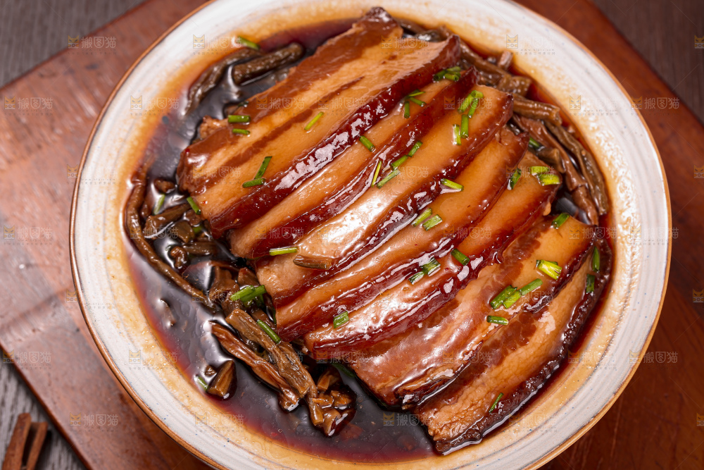 深底上的干豆角扣肉
