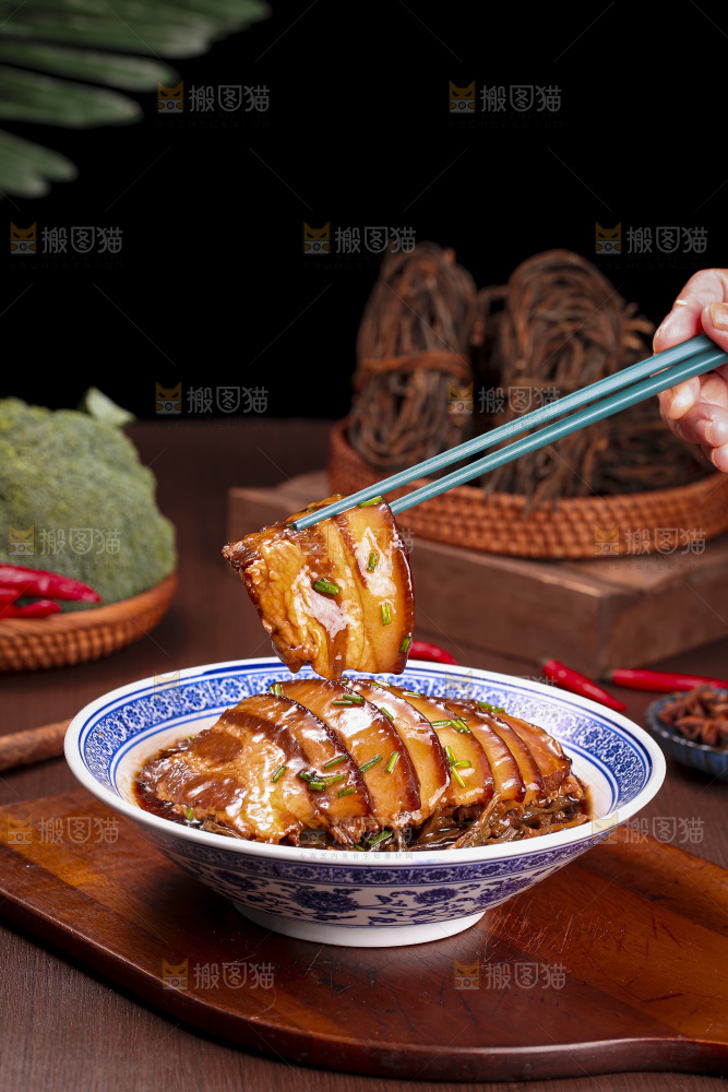 深底上的干豆角扣肉