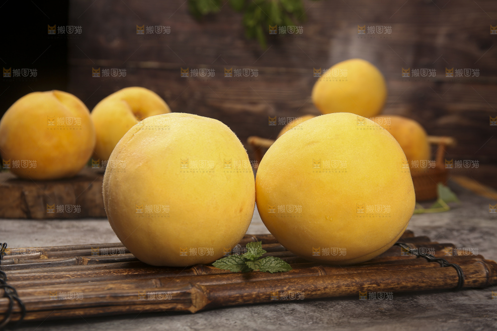 深底上的锦绣黄桃