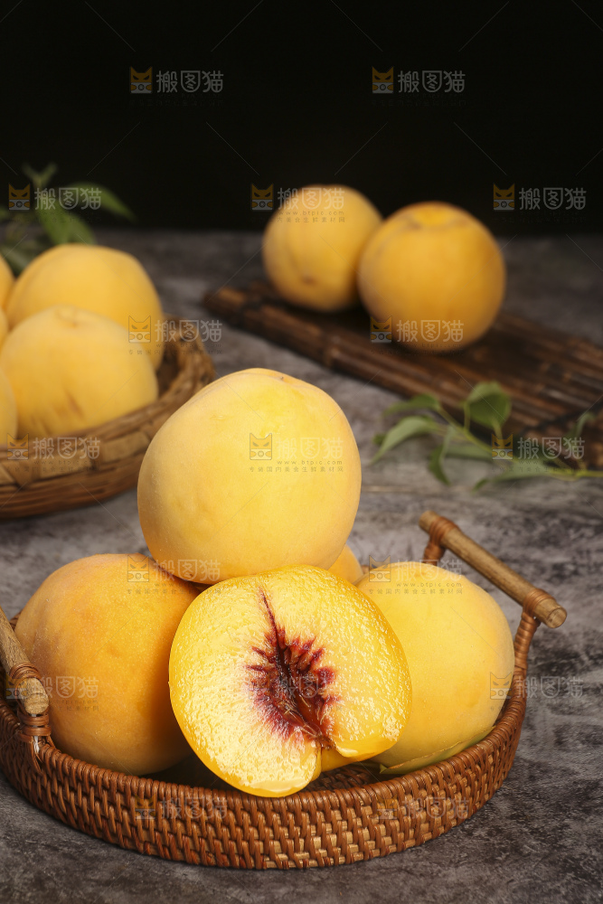 深底上的锦绣黄桃