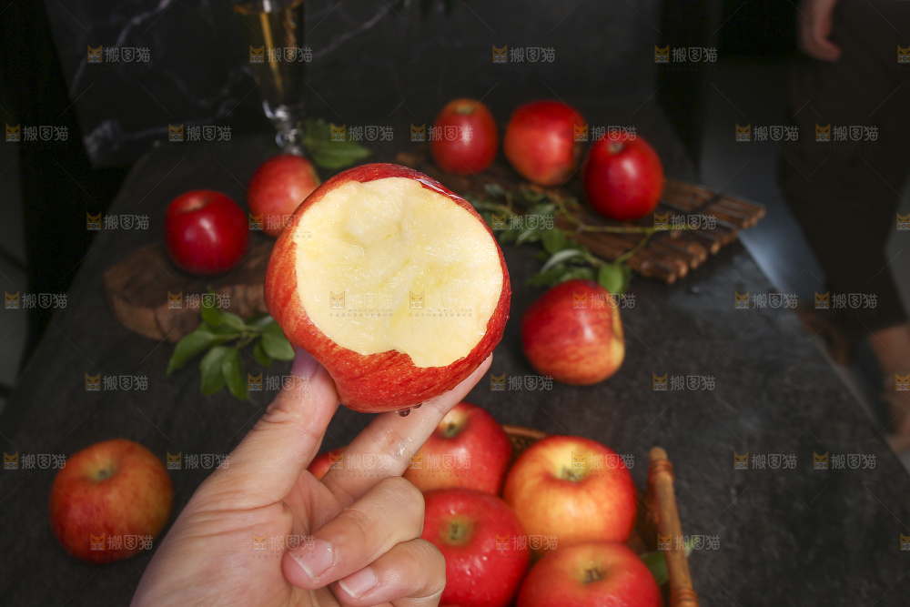 深底上的高原红苹果