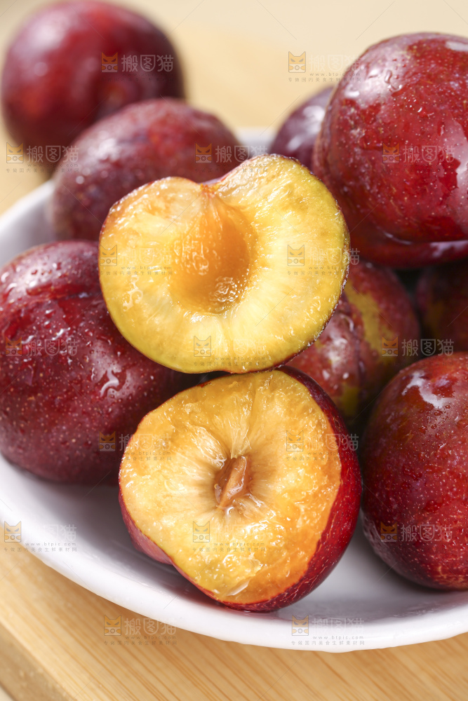 浅底上的脆红李