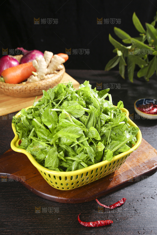深底上的豌豆尖