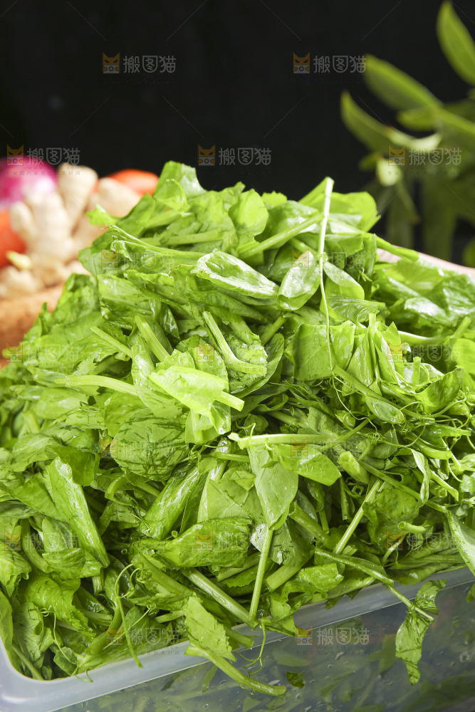 深底上的豌豆尖