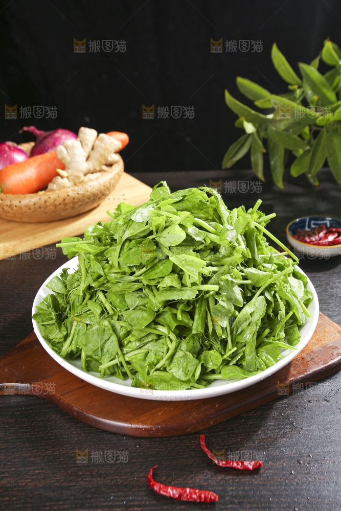 深底上的豌豆尖