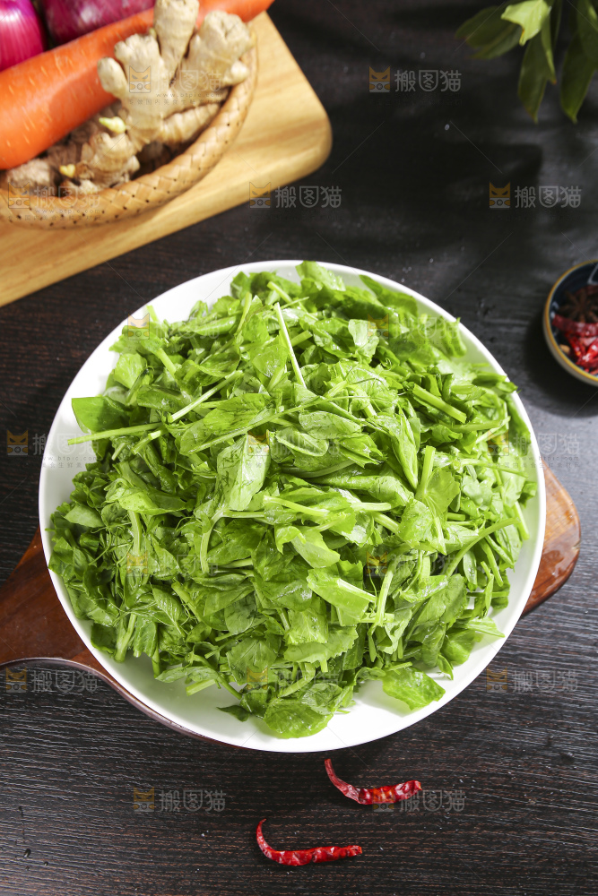 深底上的豌豆尖