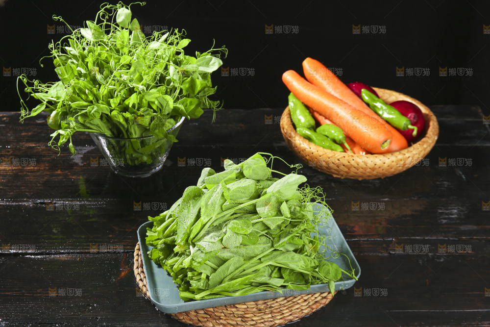 深底上的豌豆苗