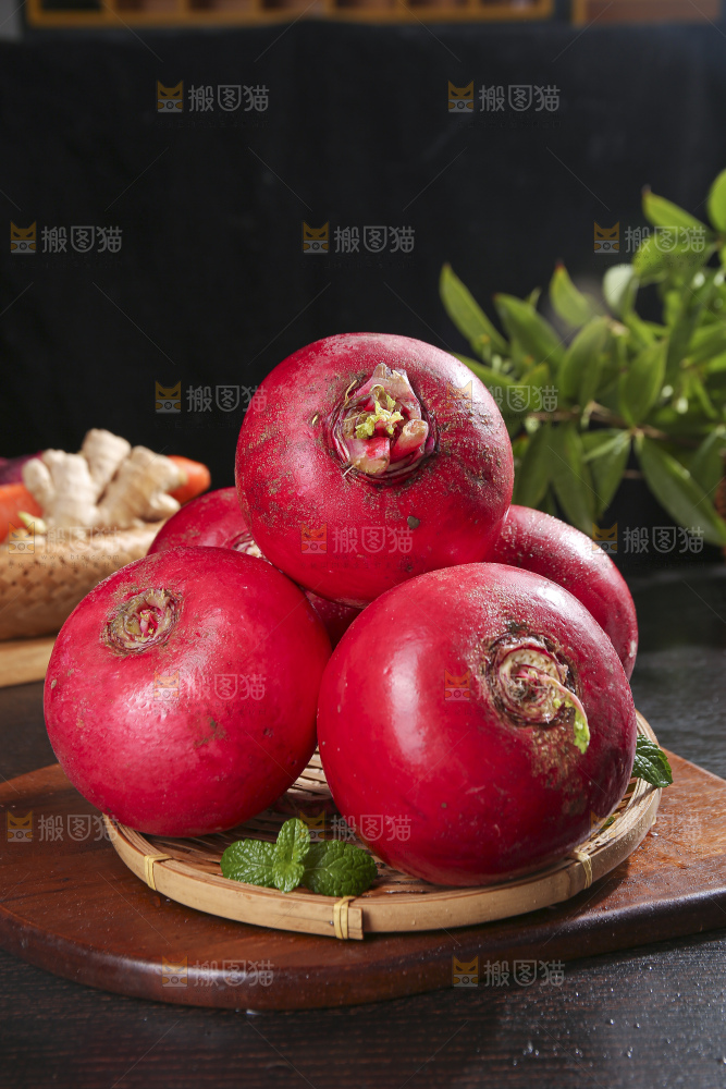 深底上的红萝卜