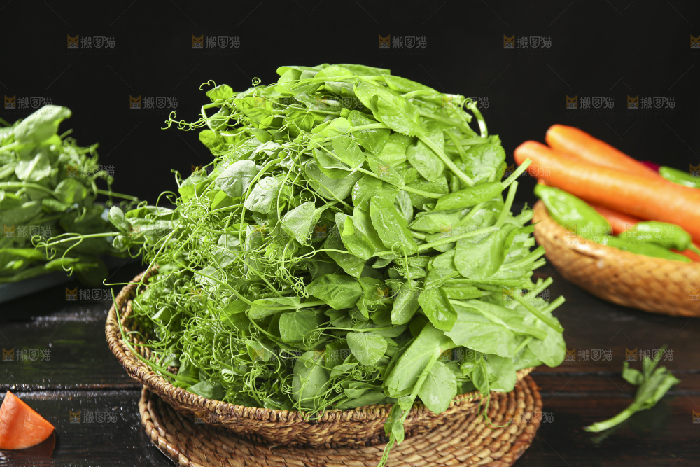 深底上的豌豆苗