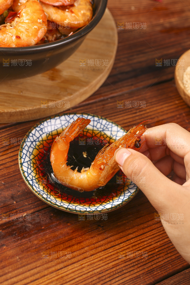深底上的干锅大虾
